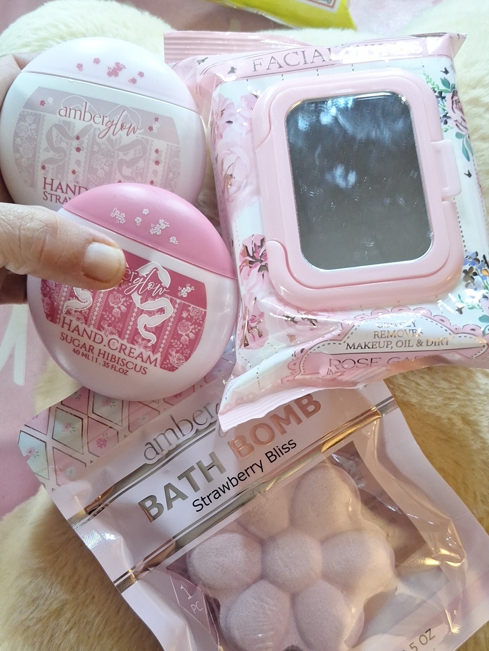 Amber Glow Set Of 4 Pink Bath Bomb & Hand Cream Gift Set